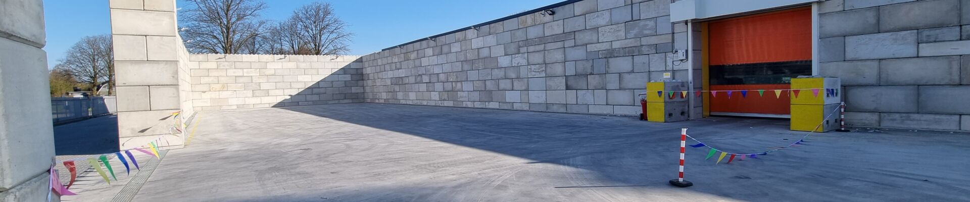 Nieuwe opslag voor oud papier bij plant in Loenen